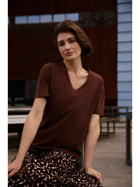 Moodo Barna top V-nyakkivágással Moodo