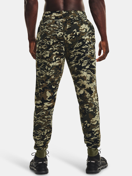 Under Armour Férfi melegítők Under Armour RIVAL FLC CAMO SCRIPT JGR
