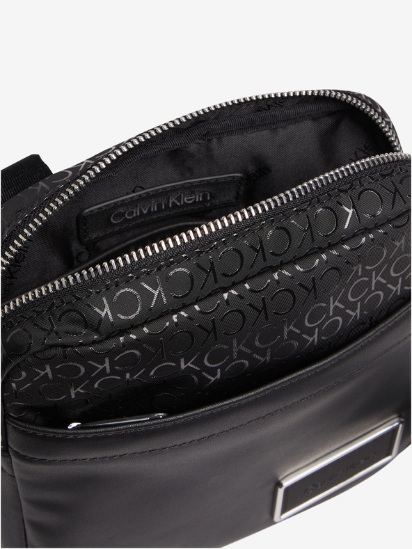 Calvin Klein Crossbody táska