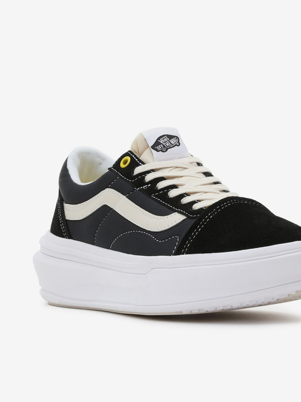 Vans Fekete női VANS UA Old Skool Overt CC platform tornacipő VANS UA Old Skool Overt CC platform tornacipő