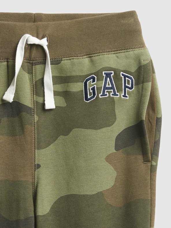GAP Gyerek fleece sportnadrág logóval army GAP