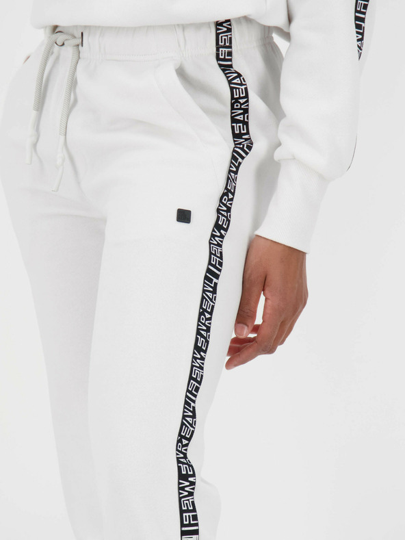 Alife and Kickin Fehér női melegítőnadrág Alife and Kickin hajtókával