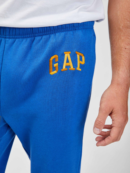 GAP Melegítőnadrág hímzett logóval és fleece GAP