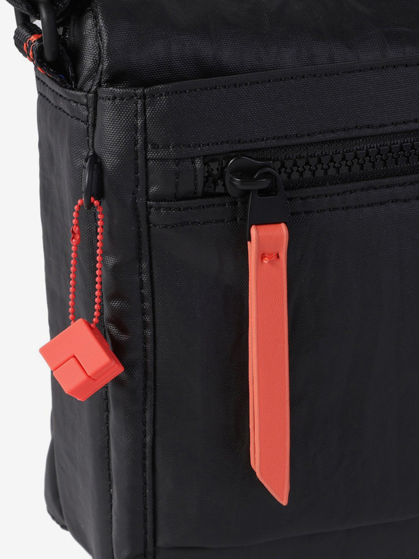 Hedgren Fekete Női Hedgren Eye M táska gyűrött Fekete/korall színben