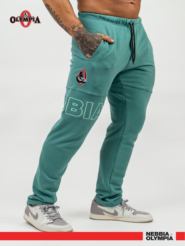 Nebbia Laza szabású melegítőnadrág zsebekkel COMMITMENT 705