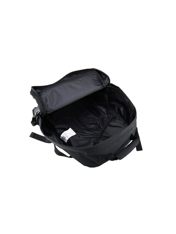 CabinZero Fekete uniszex CabinZero Classic Absolute Black hátizsák (28L)