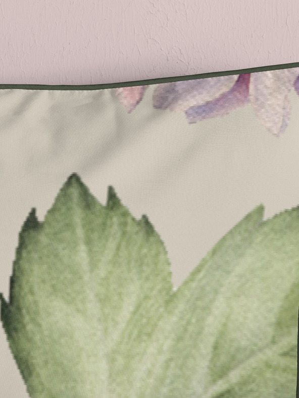 Descanso Bézs színű, mintás, megfordítható Descanso Fiori ágynemű 140 x 200 cm-es méretben.