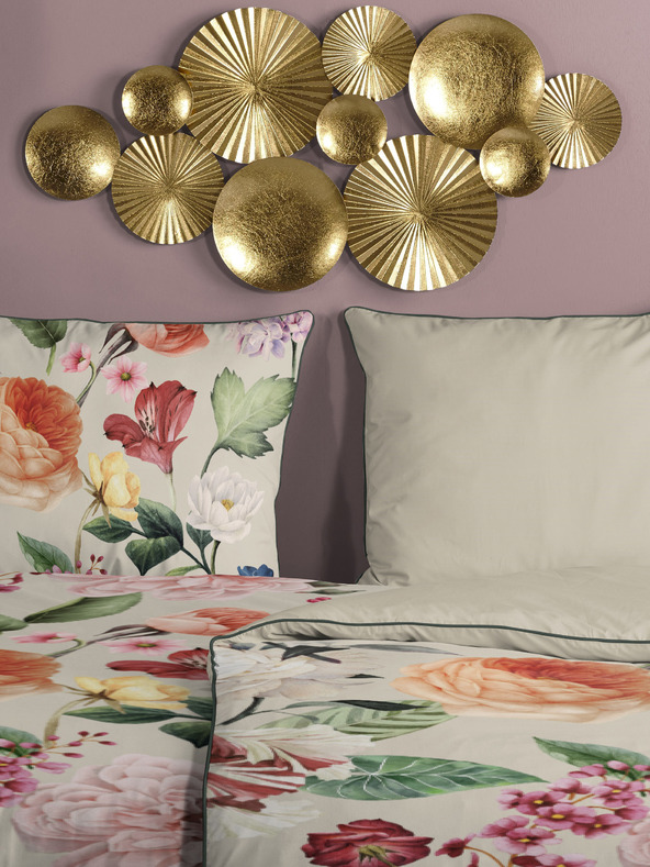 Descanso Bézs színű, mintás, megfordítható Descanso Fiori ágynemű 140 x 200 cm-es méretben.