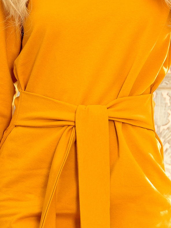 numoco Széles övvel ellátott ruha - Mustár Numoco