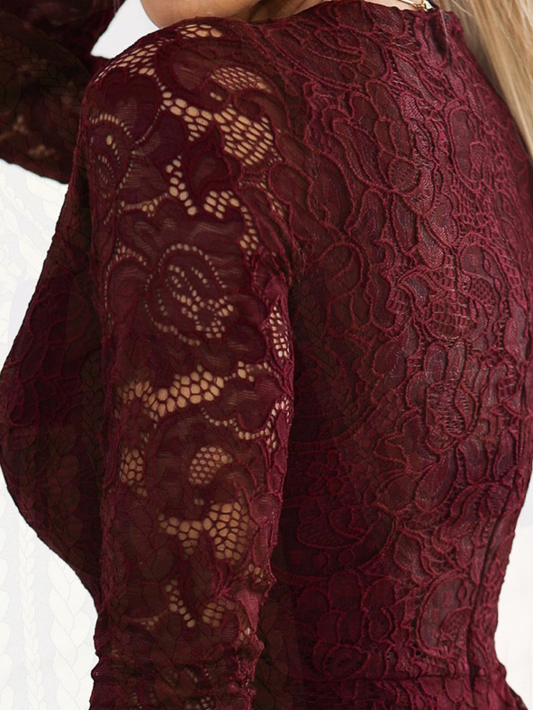 numoco Csipkeruha hosszú ujjakkal és nyakkivágással - sötétbordó Numoco Numoco