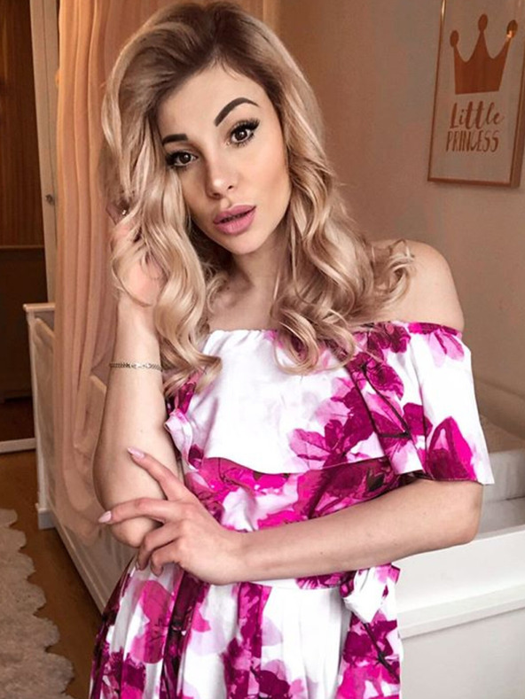 numoco Hosszú ruha fodrokkal - nagy rózsaszín virágok Numoco