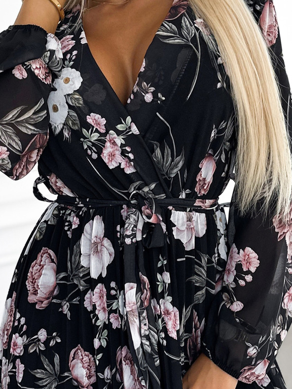 numoco Fodros midi ruha nyakkivágással, hosszú ujjakkal és derék megkötővel - fekete, rózsaszín virágokkal Numoco