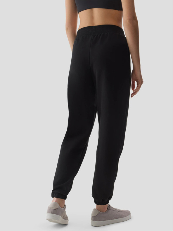 4F Női joggeres tréningnadrág organikus pamutból 4F