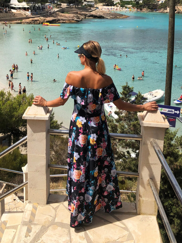 numoco Hosszú ruha fodrokkal - fekete + színes virágok Numoco