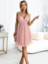 numoco Tüll ruha dekoltázzsal és díszes csattal - piszkos rózsaszín Numoco OLGA OLGA