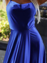 numoco Szatén hosszú ruha exkluzív hátsó dekoltázzsal - kék Numoco PERLA Numoco PERLA