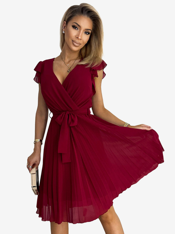 numoco Rakott ruha nyakkivágással és fodrokkal - burgundi Numoco POLINA