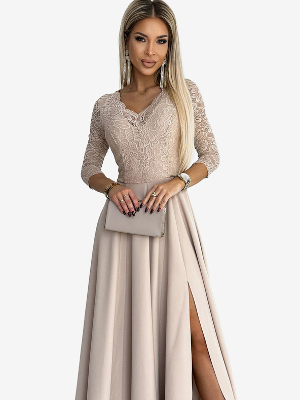 numoco Csipkés, elegáns hosszú ruha dekoltázzsal és lábszárkivágással - bézs Numoco AMBER
