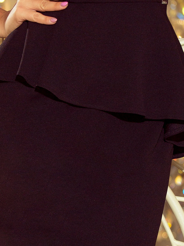 numoco Elegáns midi ruha fodrokkal - fekete Numoco