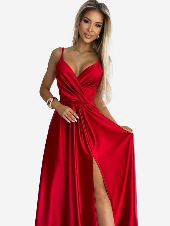 numoco Elegáns hosszú szatén ruha nyakkivágással és lábszárrésszel - piros Numoco JULIET