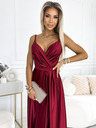 numoco Elegáns hosszú szaténruha nyakkivágással és lábszárrésszel - bordó Numoco JULIET Numoco JULIET