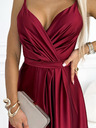 numoco Elegáns hosszú szaténruha nyakkivágással és lábszárrésszel - bordó Numoco JULIET Numoco JULIET