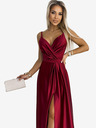 numoco Elegáns hosszú szaténruha nyakkivágással és lábszárrésszel - bordó Numoco JULIET Numoco JULIET