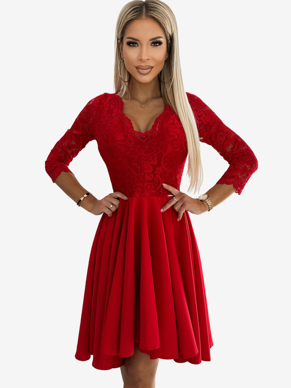 numoco Csipkés nyakkivágású ruha hosszabb háttal - piros Numoco NICOLLE NICOLLE