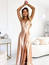 numoco Szatén hosszú ruha exkluzív nyakkivágással a hátán - arany Numoco PERLA