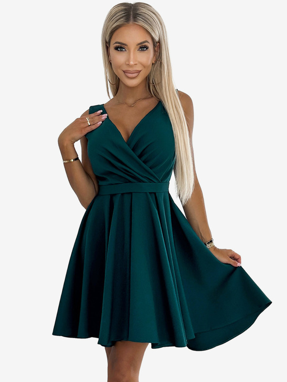 numoco Hosszabb hátú ruha, nyakkivágással és övvel - zöld Numoco MAYA