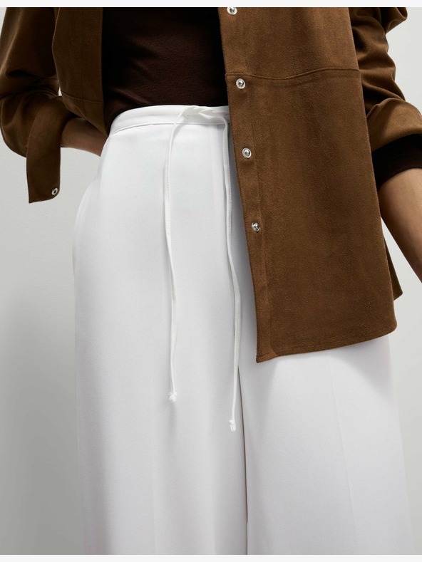 Marks & Spencer Széles szárú kreppnadrág elasztikus derékkal Marks & Spencer törtfehér