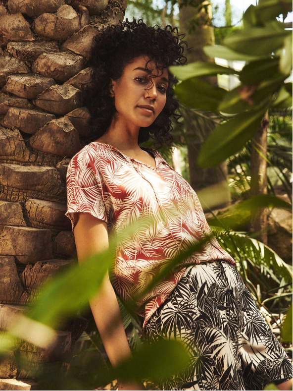 Moodo Fehér és piros női mintás blúz Moodo