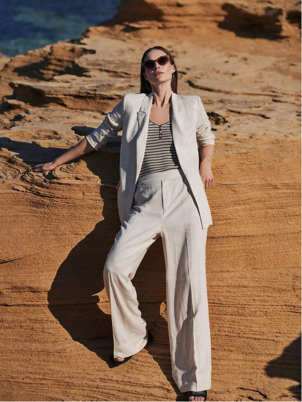 Moodo Moodo bézs színű női blézer