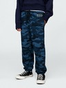 GAP Gyerek fleece sportnadrág logóval army GAP