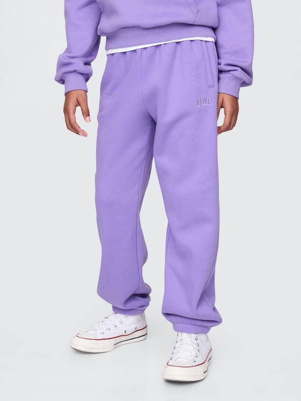 GAP Gyerek fleece sportnadrág logóval army GAP