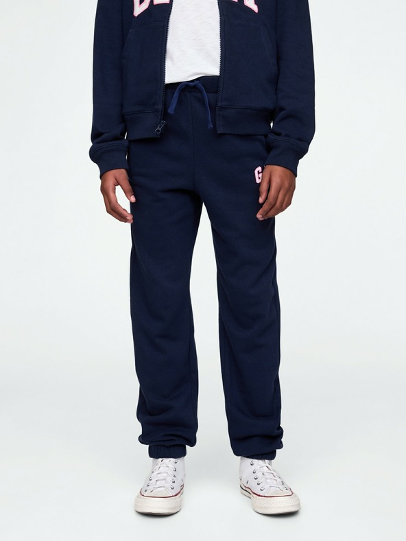 GAP Gyerek fleece sportnadrág logóval army GAP