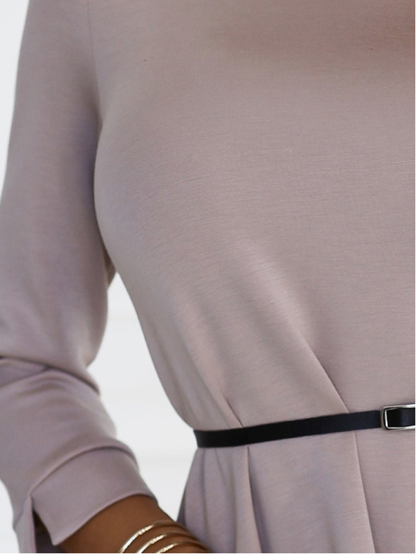 numoco Klasszikus trapézruha fekete övvel - bézs Numoco