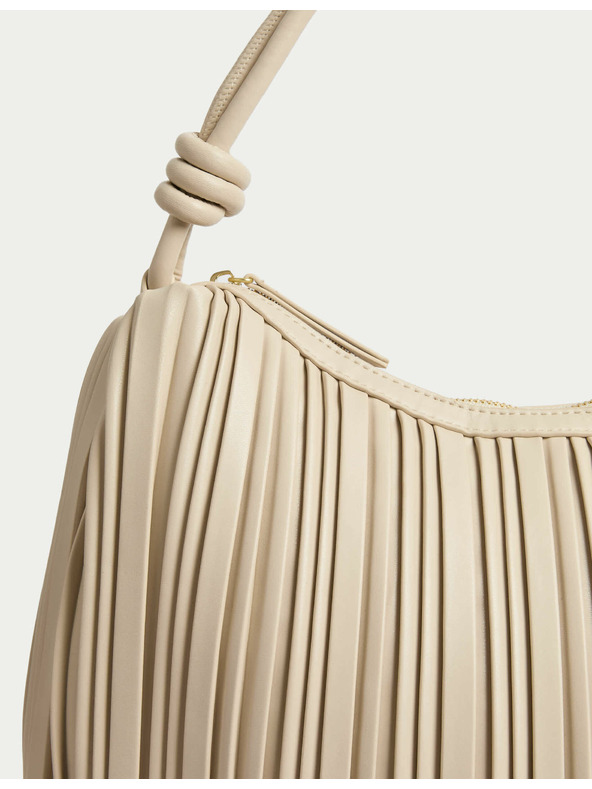 Marks & Spencer Bőrhatású pliszírozott válltáska felső fogantyúval Marks & Spencer törtfehér