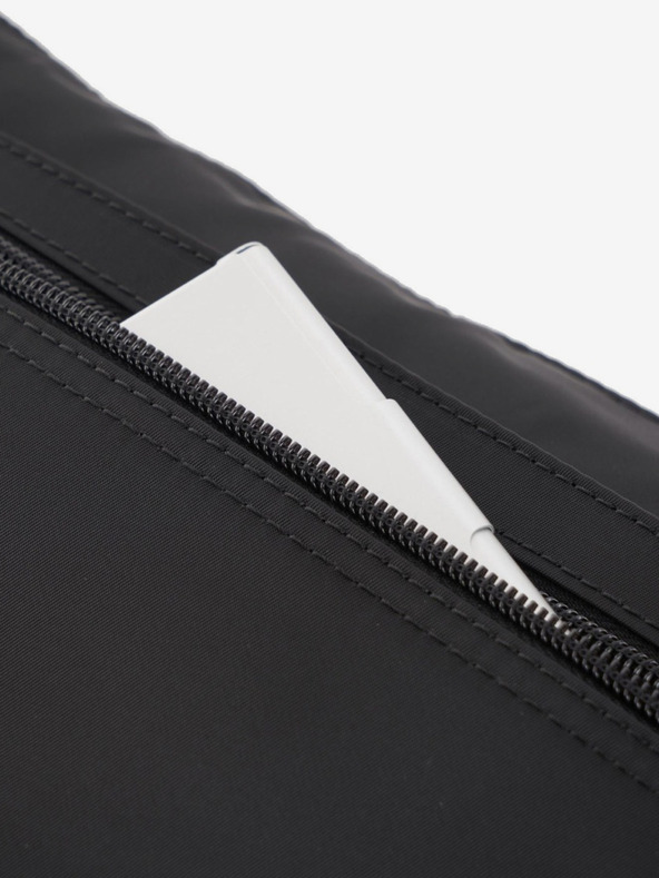 Hedgren Fekete női kereszttartó Hedgren Eye M kézitáska