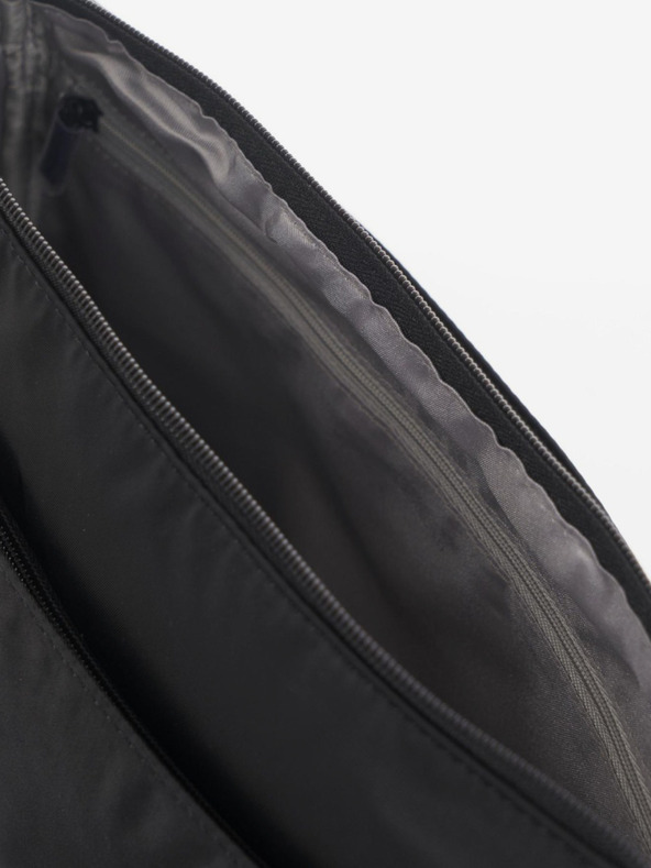 Hedgren Fekete női kereszttartó Hedgren Eye M kézitáska