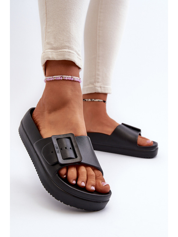 BIG STAR SHOES Női platform habszivacs papucs csattal Big Star Fekete