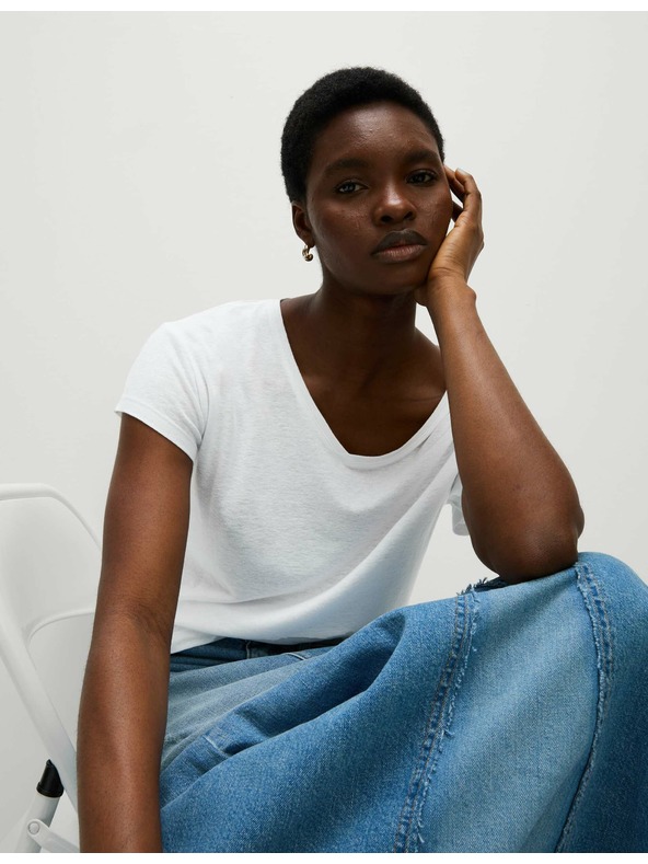 Marks & Spencer Regular fit v-nyakú vászon keverék póló Marks & Spencer fehér