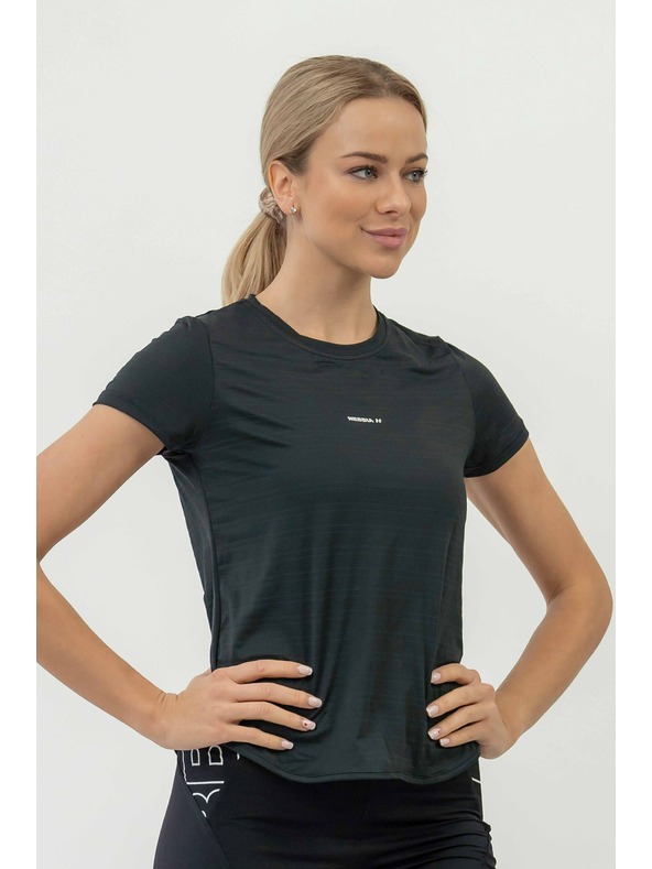 Nebbia FIT Activewear "Airy" póló fényvisszaverő logóval 438 Nebbia