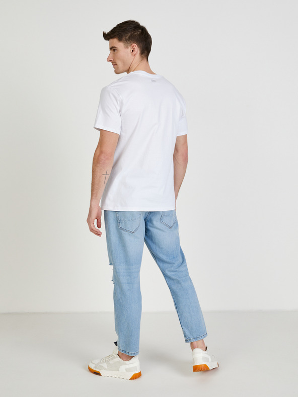 DOBRO Fehér férfi Needless to say póló a DOBRO. for Ukraine kollekcióból.