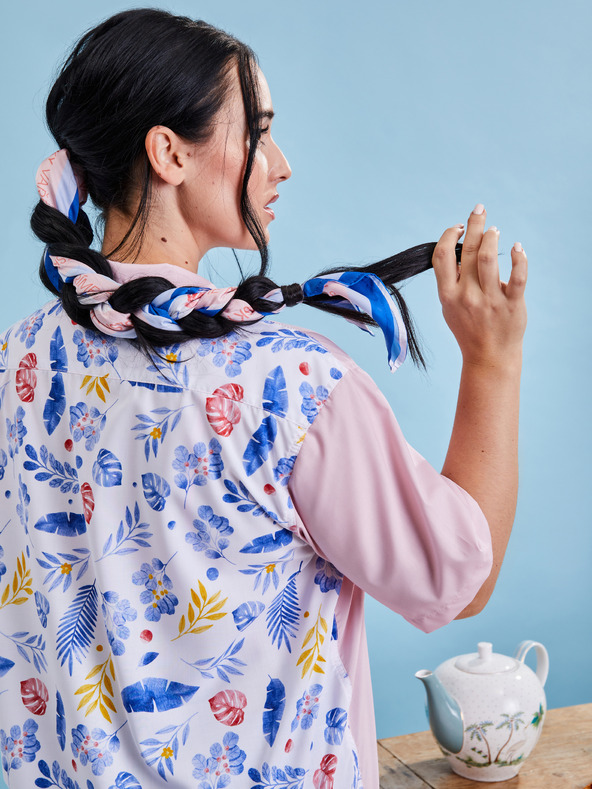 ZOOT.collab Kék és rózsaszín női virágos sál a BESKY by ZOOT kollekcióból