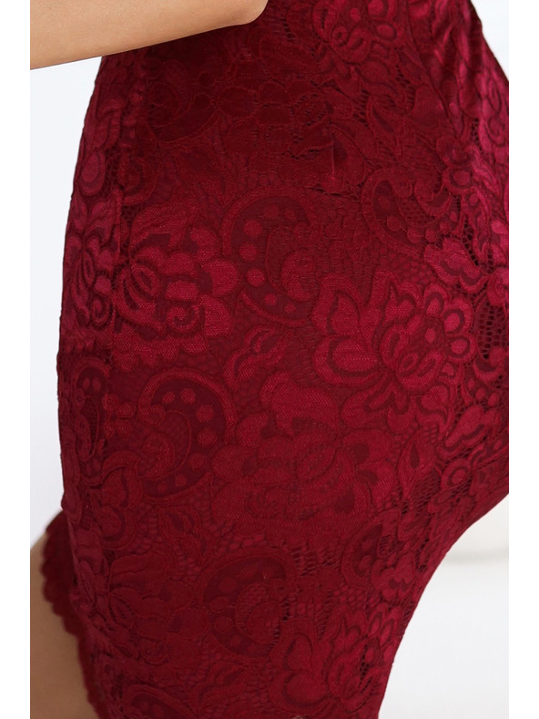 numoco Csipke testhez álló ruha rövid ujjakkal és nyakkivágással