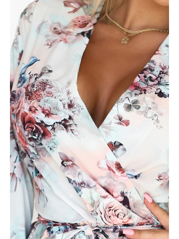 numoco Könnyed virágmintás ruha átlapolt nyakkivágással és fodrokkal