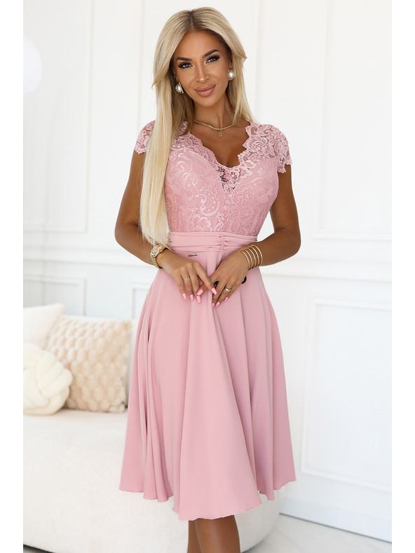 numoco Világos rózsaszín selyem ruha csipkés nyakkivágással