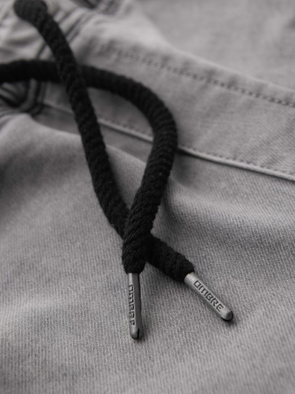 Ombre Clothing Férfi farmer rövidnadrág díszvarrással - világosszürke