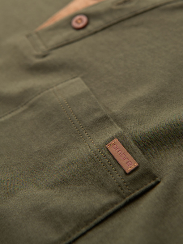 Ombre Clothing Férfi póló gombos nyakkivágással és velúr szegéllyel - sötét olíva